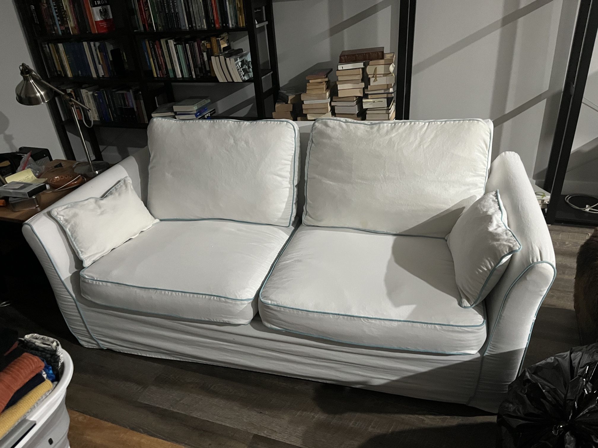 Comfy 2-3 Seater Couch With Down Cushions