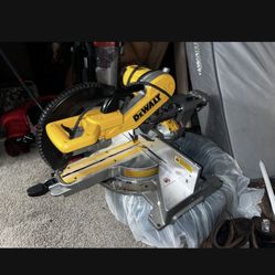 Dewalt 12 In Double Bevel Miter Chop Saw