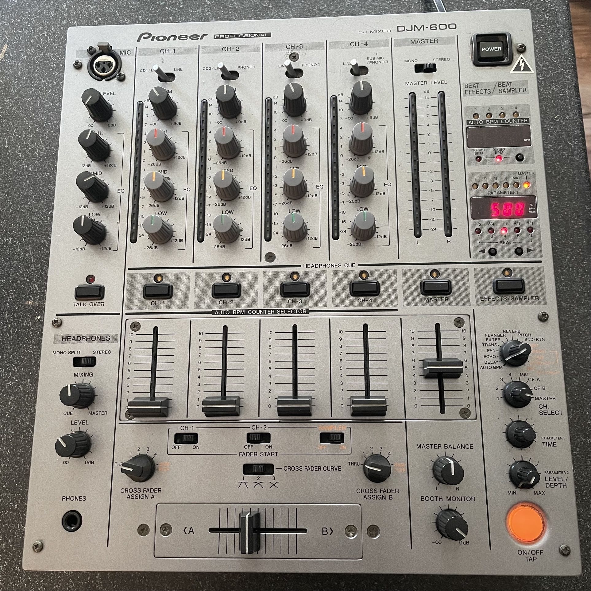 Pioneer DJM-600 4 Channel DJ Mixer for Sale in Los Angeles, CA