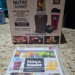 Ninja Nutri-Blender 20-Oz Personal Blender, (2) 20-Oz Dishwasher-Safe To-Go Cups, Smoothie, BN300GY Gray