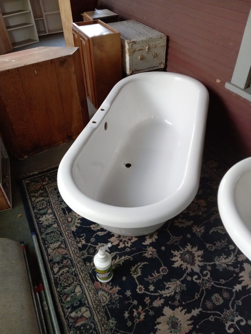 Clawfoot Or Drop in t Fiberglass Tub (No Feet)