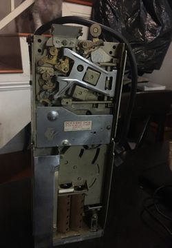 Coin acceptor