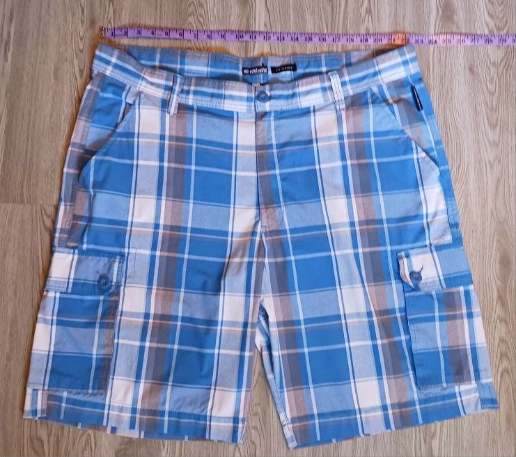 Ecko Unltd. Mens Sz. 46 B Cargo Shorts, Blue & White Plaid w/Grey Accents,  6 LG. Pockets 