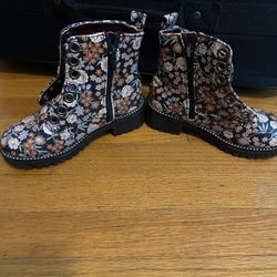 Girls flower print boots