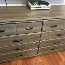 Gray 8-Drawer Double Dresser and Matching- 2-Drawer Nightstand Set 