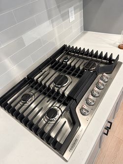 Frigidaire Gallery 36” 5-Burner Gas Cooktop – Like New / Barely Used