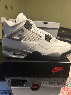 Jordan 4 retro size 9 men ( New)
