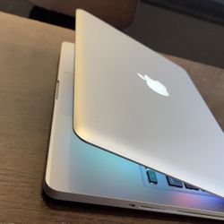 Apple MacBook Pro Retina Display Intel dual core i5 processor 8GB RAM 256GB SSD STORAGE DRIVE $220