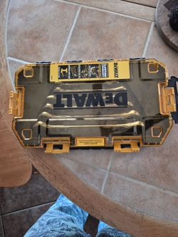 8 piece Dewalt standard wrench and ratchet set