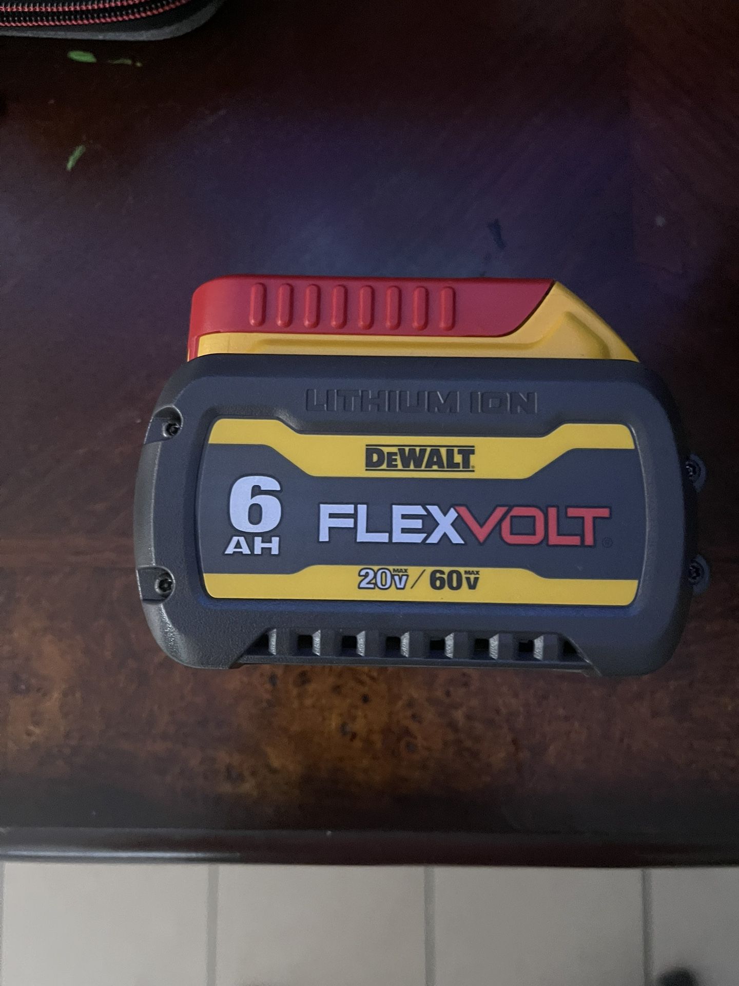Dewalt Flexvolt Battery 20/60v. $125 Pick Up In Van Nuys
