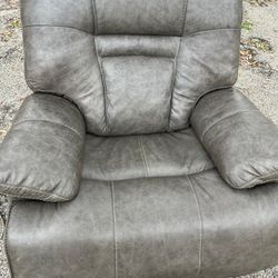  Power Recliner In Great Condition 