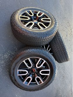 GMC SIERRA 1500 AT4 2026 WHEELS AND TIRES