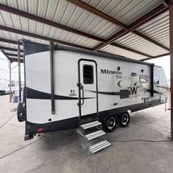 WINNEBAGO MINNIE PLUS 26RBSS