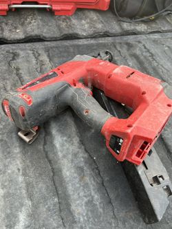 Milwaukee 15 Gauge  Finish Nailer 