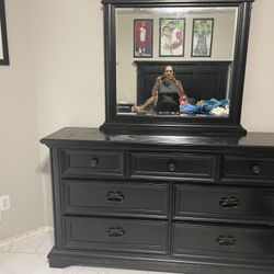 Dressing Table With Mirror 