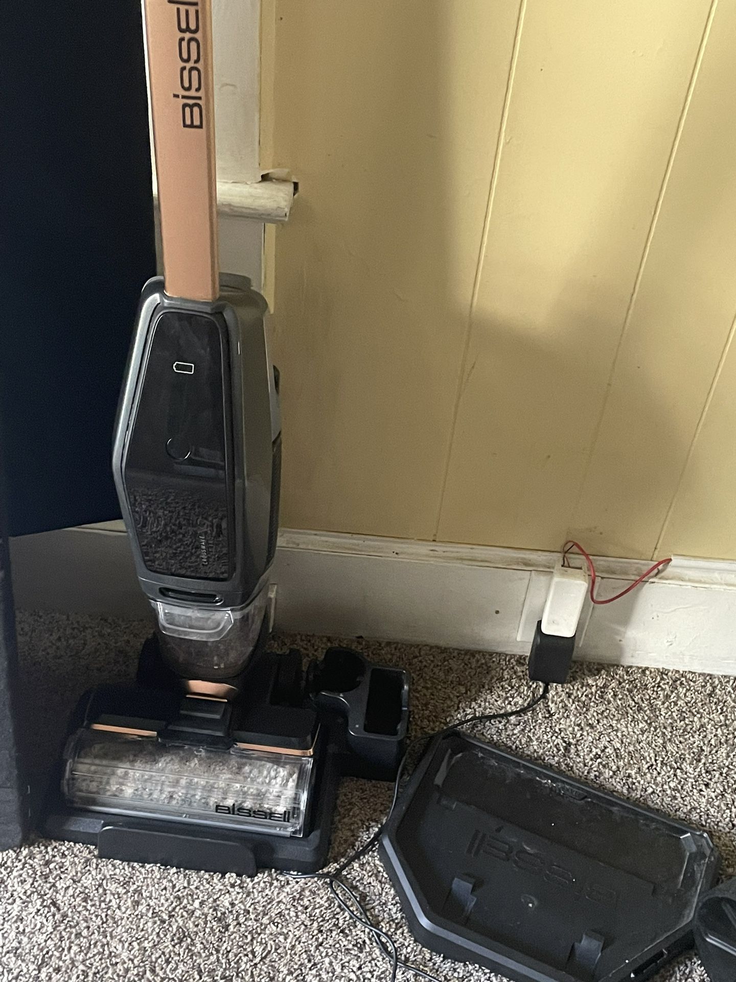 Like New Cordless bissell Pet pro 7