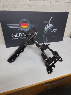2023-2024 BMW 740 750 HEADLIGHT MOUNTING BRACKET RIGHT (contact info removed)8