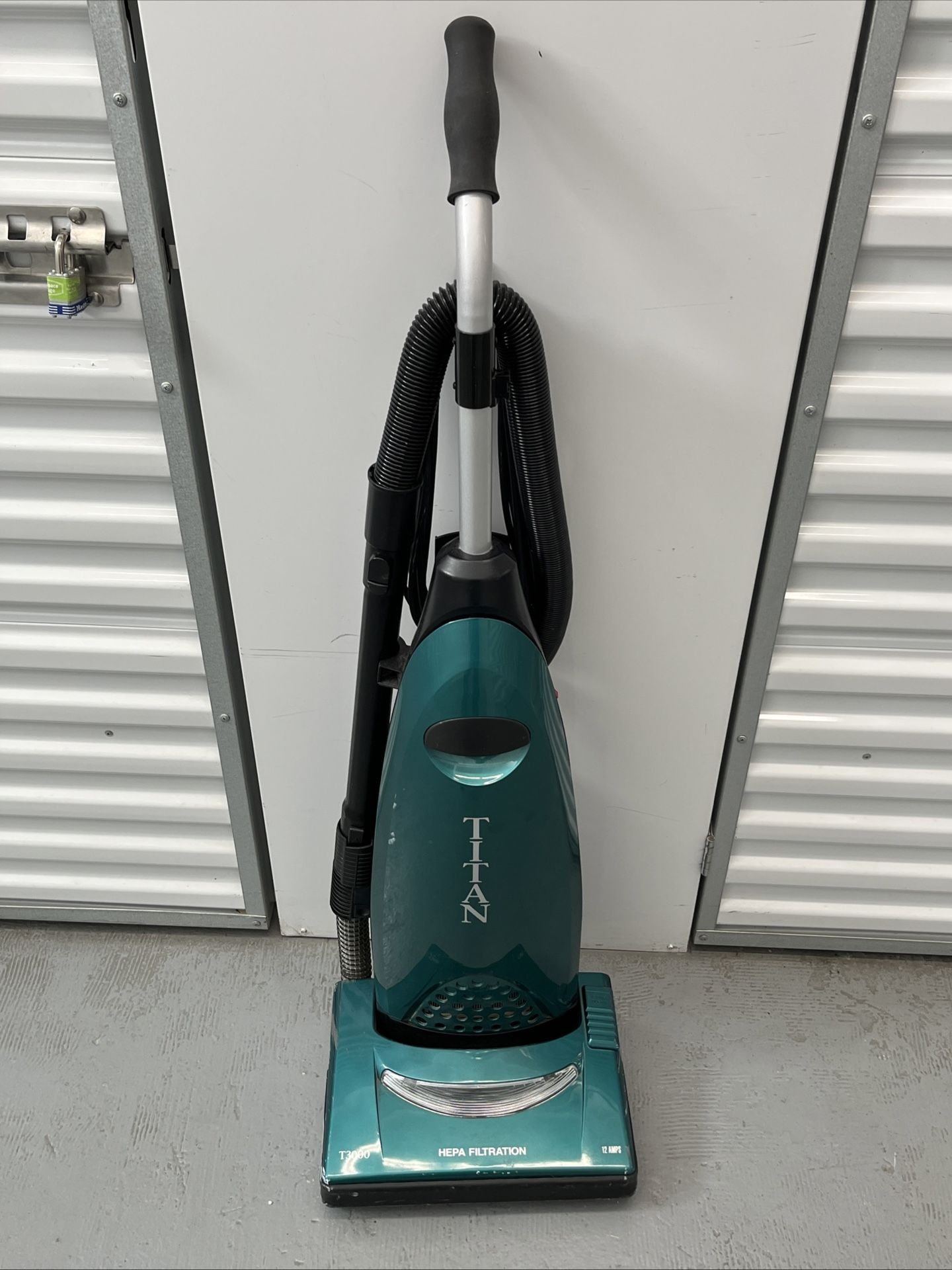 Titan T3600 Upright HEPA Vacuum Machine 12 AMPS Works Great! Strong!