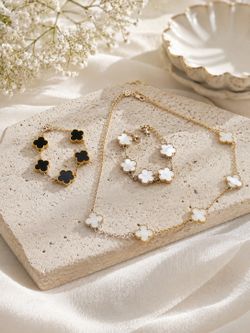 Elegant Clover Jewelry Set – Gold-Tone Necklace & Bracelets