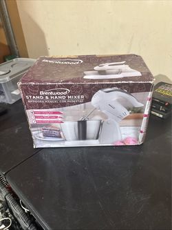 Brentwood Stand & Hand Mixer with 3-Qt Stainless Steel Bowl – 5 Speed + Turbo