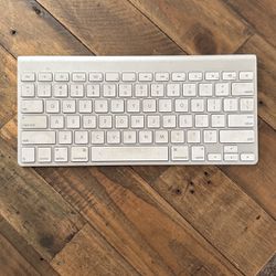 Apple Blue Tooth keyboard 
