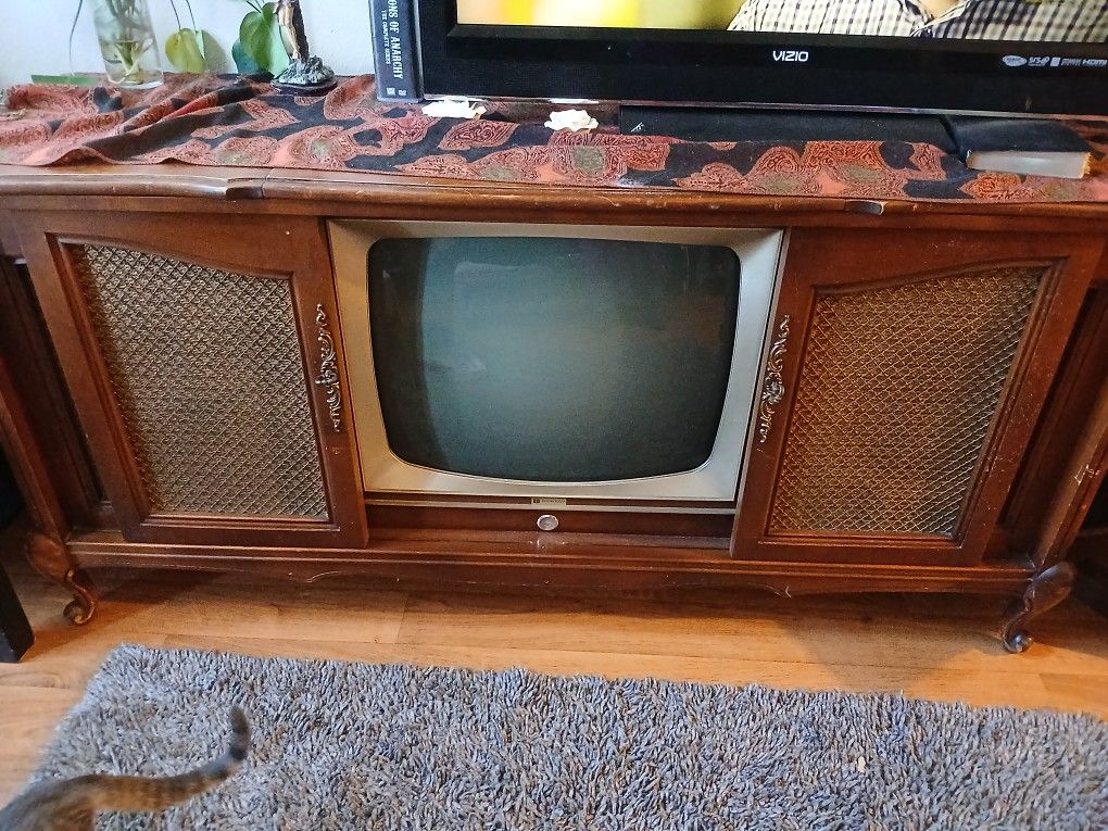 Antique TV Stereo Record Player