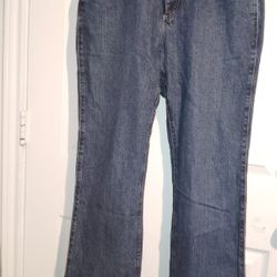 The Wrangler Q-Baby Jeans for women in size 29x30 are a classic choice in a solid blue color with a dark wash. Made with a comfortable blend of spande