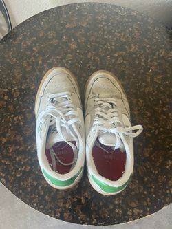 ES skating shoes