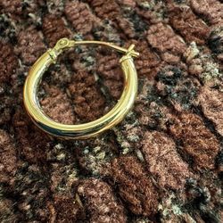 EUC 14k Gold Classic Single Huggie Earring 11mm 