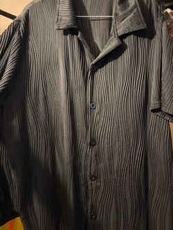 Gray Textured Button-Up Short Sleeve Shirt