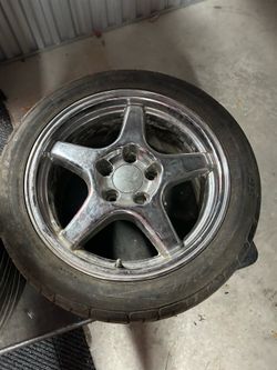 Corvette c4 set of 2 wheels $150 (Chrome Flaked)