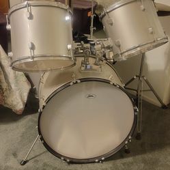 BESTLER DRUM SET 