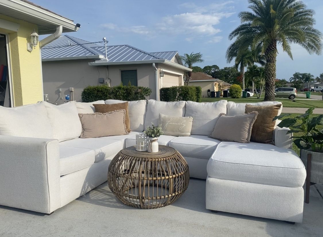 White Sectional ✨