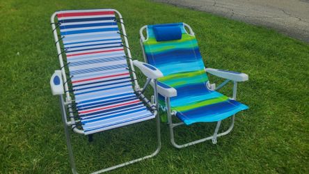 2 foldable beach chairs ,like new
