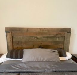 Queen bedframe