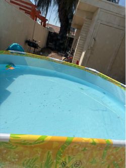 Above ground swimming pool