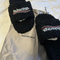 Fluffy slides- size 9/10