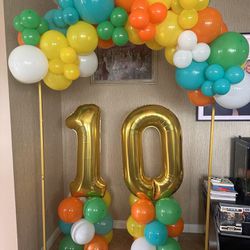 Balloon Garland And Numbers 