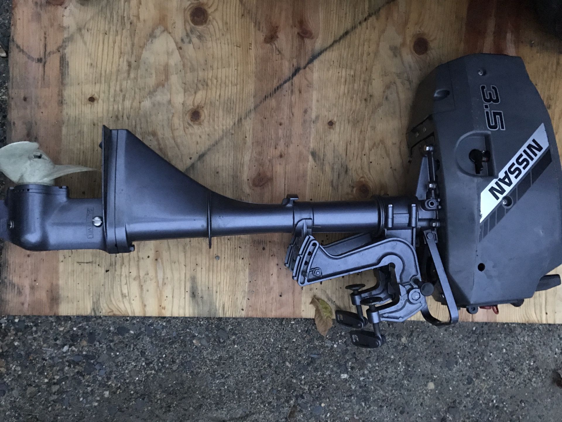 Nissan 3.5 hp outboard boat motor