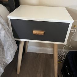 Set of 2 modern nightstands 