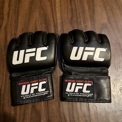 UFC Official Fight Gloves - Medium (Run big) 