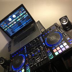 Denon MC7000 DJ Controller 