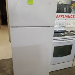 White Westinghouse 15cf Top Freezer Refrigerator FREE LOCAL DELIVERY 