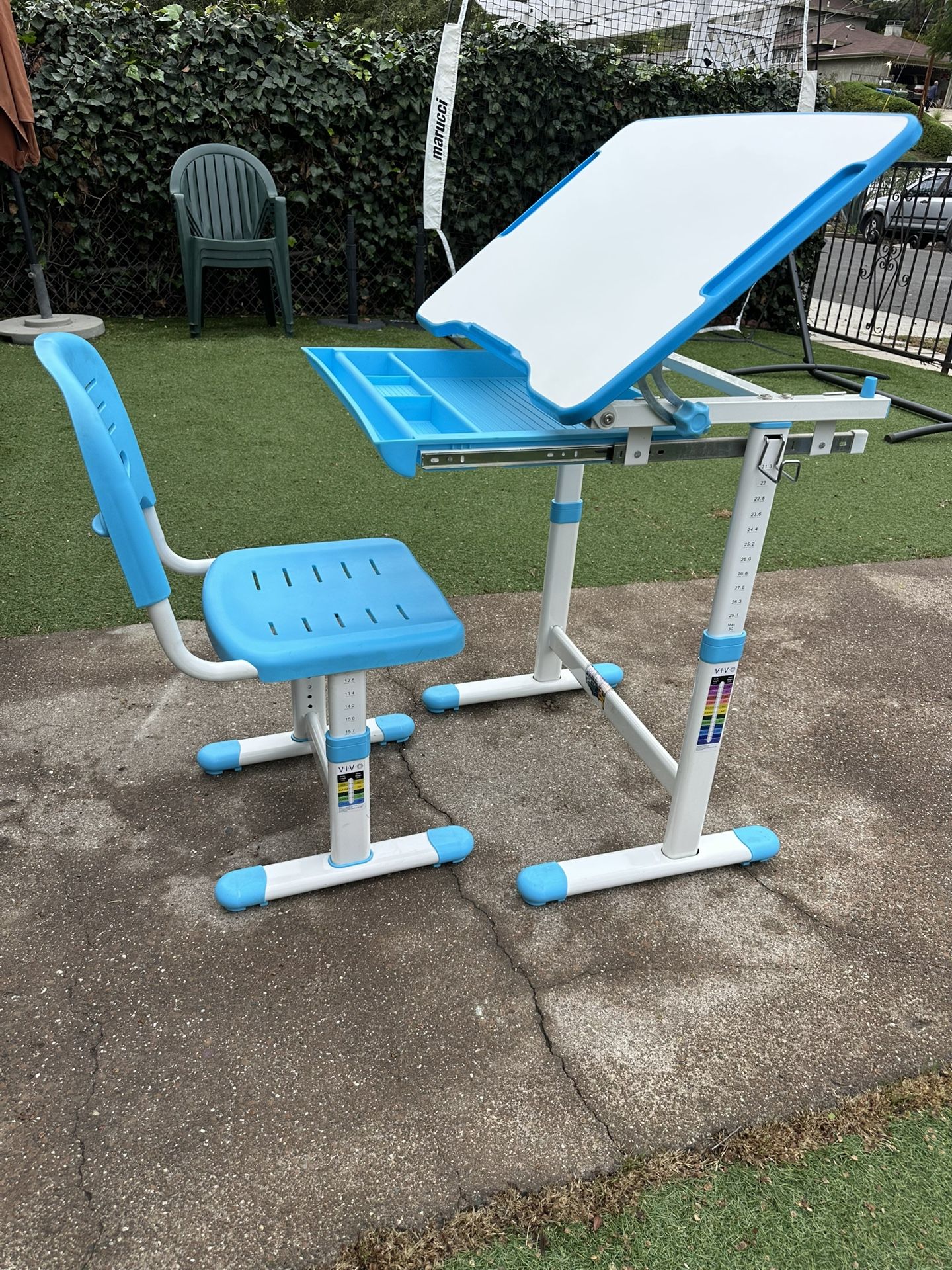 Adjustable Height Kids Desk