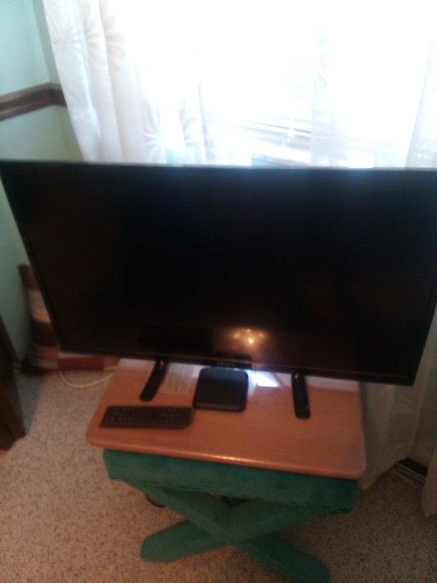 24" LED Flat Screen TV $25