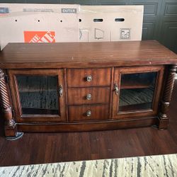 Free Cabinet with drawers 
