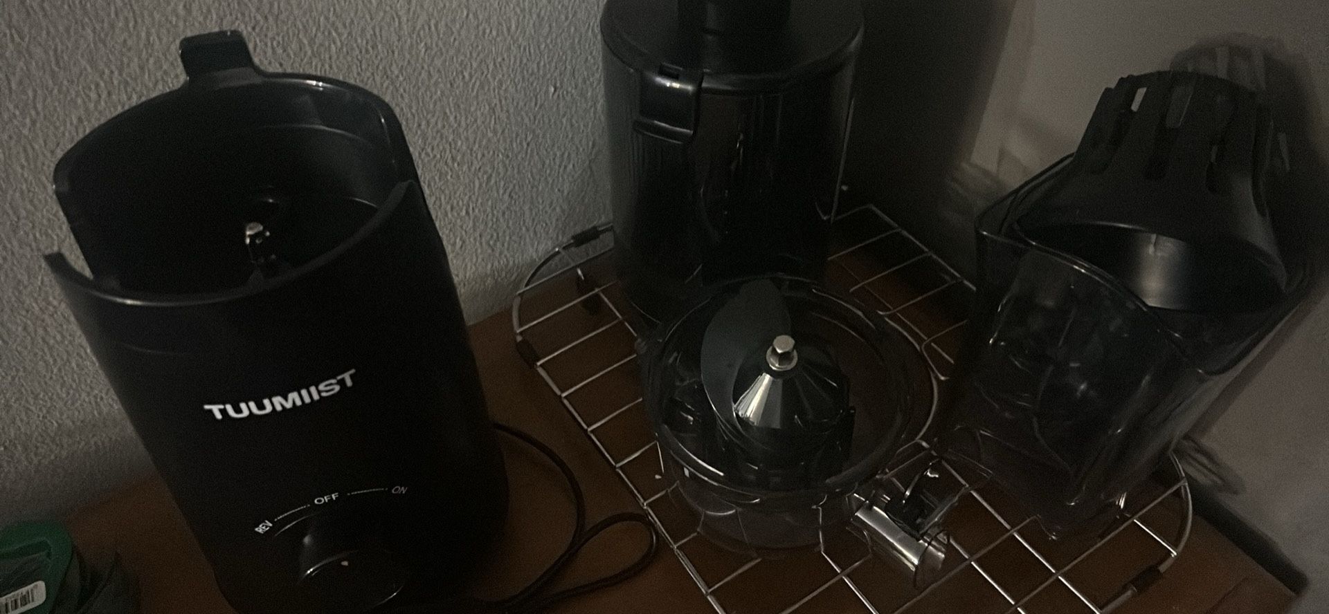 New In Box Cold Press Juicer with 5.3" Extra Large Feed Chute Fit Whole Fruits & Vegetables Easy to Clean, High Juice Yield, BPA Free (Black) 