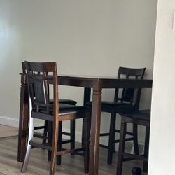 🍽️ Dining Table Set – 1 Table + 4 Chairs – $180