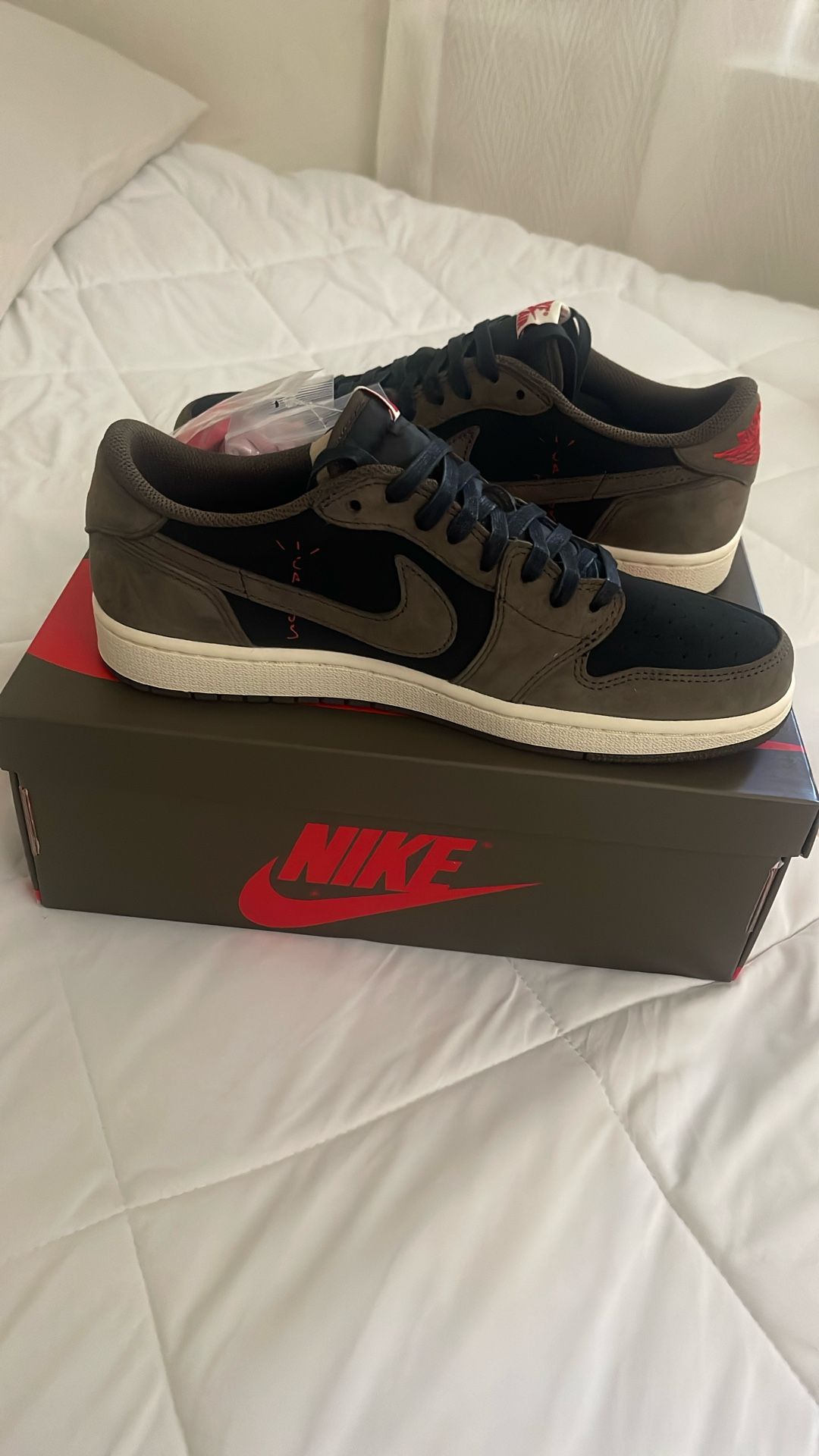 Jordan 1 Retro Low OG SP Travis Scott Mocha