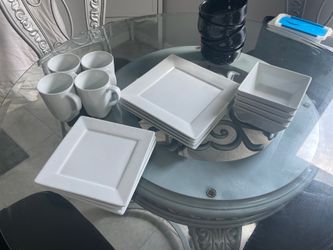 Dinnerware set